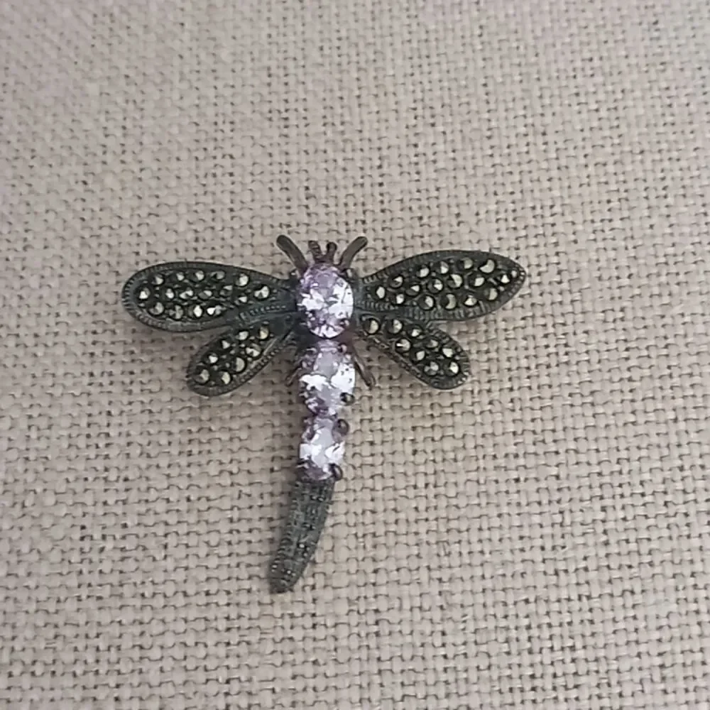 Dragonfly pin